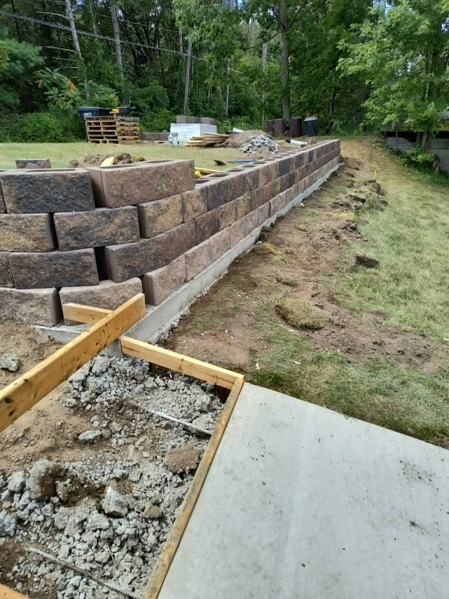 Retaining wall with concrete