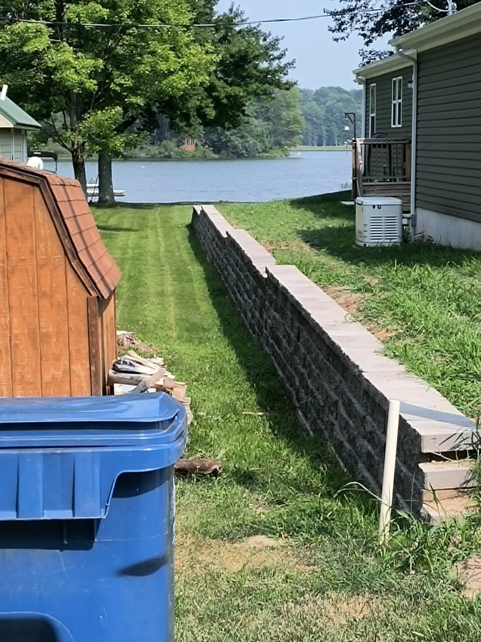 Block retaining wall